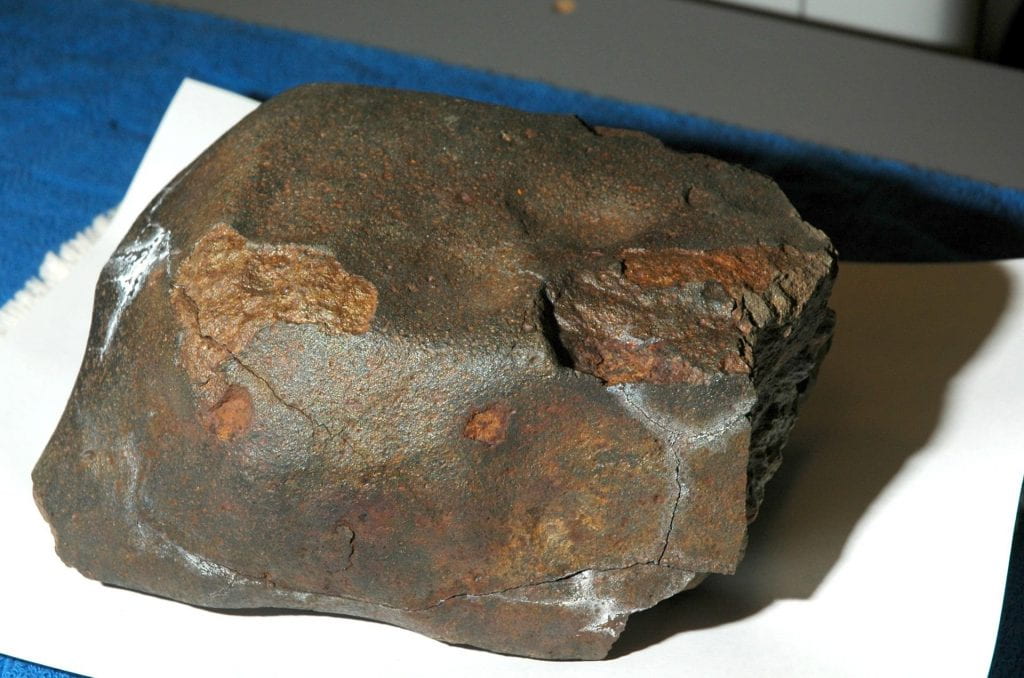 Meteorito con Regmagliptos y Corteza de Fusión
